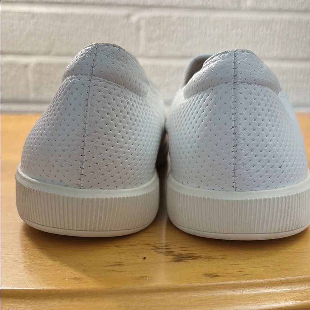 Naturalizer Women's 8.5Wide Zola 3 Perforated White Leather Slip On Loafers EUC - Picture 3 of 8